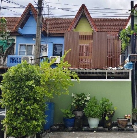 ลดราคา ทาวน์เฮ้าส์ 2 ชั้น หมู่บ้าน ชาวฟ้าลำลูกกา-คลอง2 พร้อมอยู่ ทำเลดี ราคาถูกสุดในโครงการ