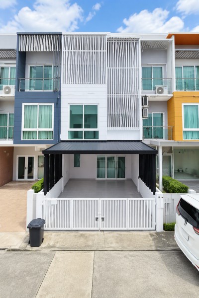 260930sodknt ให้เช่า ทาวน์เฮ้าส์ รามอินทรา 70-76 ทาวน์โฮม 3 ชั้น 3นอน แม็คโคร รามอินทรา 150ม.  MRTนพรัตน 100ม.  3 น้ำ ใกล้ตลาดสวนสยาม 600 ม