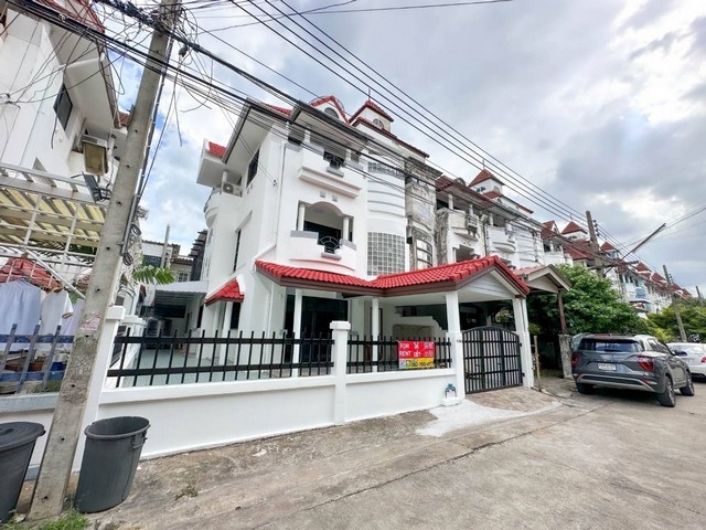 รหัสC7330 ให้เช่าบ้านแฝด 4 ชั้น Pet Friendly เฟอร์นิเจอร์และเครื่องใช้ไฟฟ้าครบ สุขุมวิท 101/1 ประวิทย์และเพื่อน