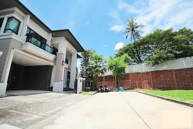 BH4491 ให้เช่าบ้านเดี่ยวหรู Grand Bangkok Boulevard Sathorn กัลปพฤกษ์ บ้านหลังริมตรงข้ามสวน ตกแต่งพรีเมียม พร้อมบ่อปลาคราฟ